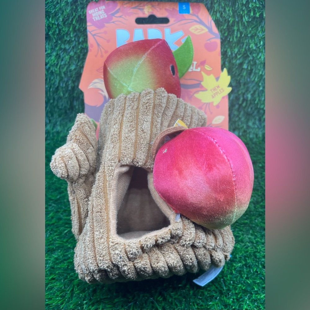 BARK Them Apples 3-in-1 Squeaky Plush Dog Toy
By BARK, NWT 🍎 - Picture 8 of 11